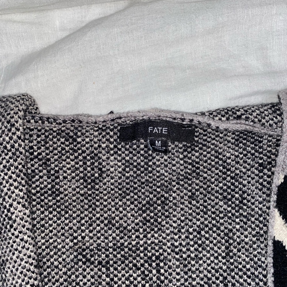 Grey Cheetah Long Sweater - Picture 3 of 4
